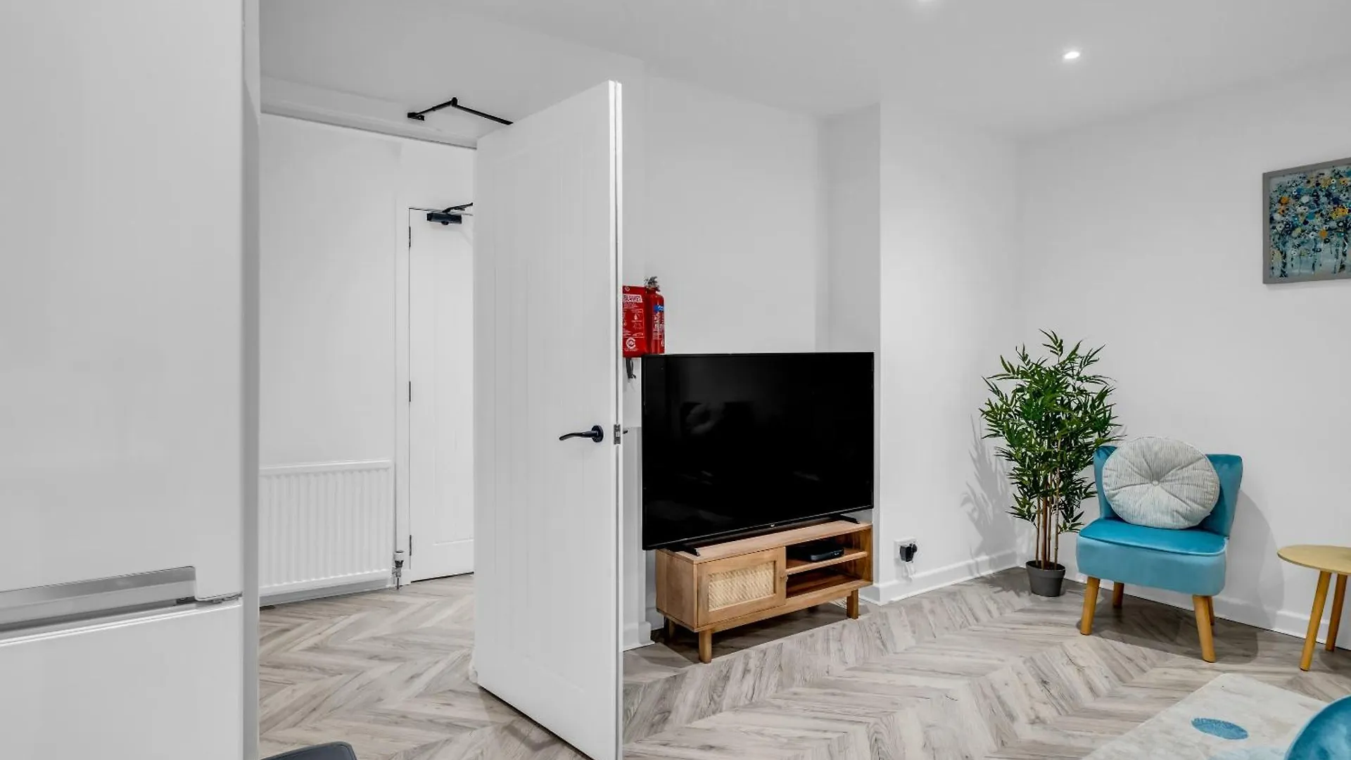 Spital Stay - Sja Stays - Modern 3 Bed Apartment contacts